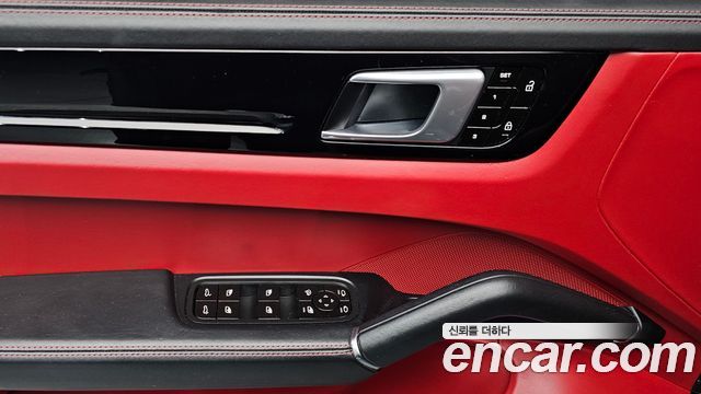 Porsche Cayenne 2020 — photo 30