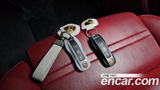 Porsche Cayenne 2020 — photo 37