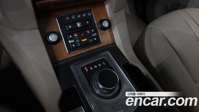 Land Rover Discovery 2012 — photo 9