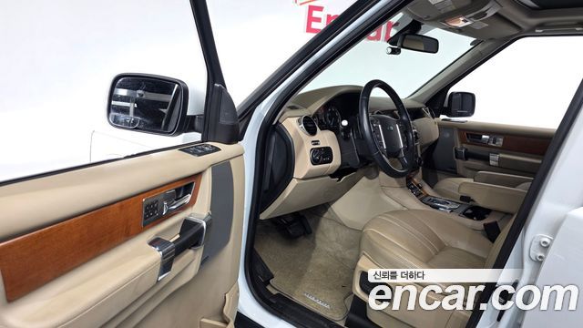 Land Rover Discovery 2012 — photo 10