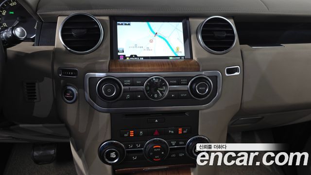 Land Rover Discovery 2012 — photo 12