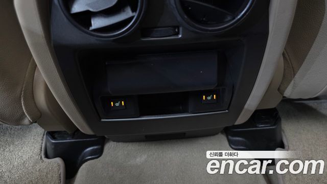 Land Rover Discovery 2012 — photo 15