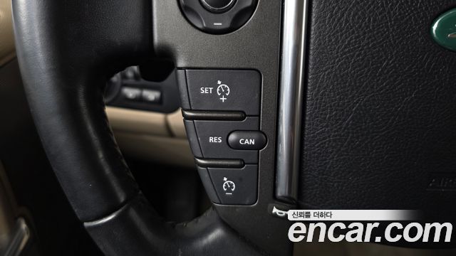 Land Rover Discovery 2012 — photo 16
