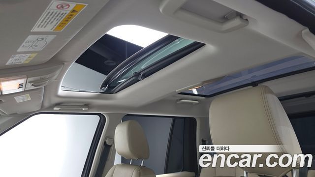 Land Rover Discovery 2012 — photo 17
