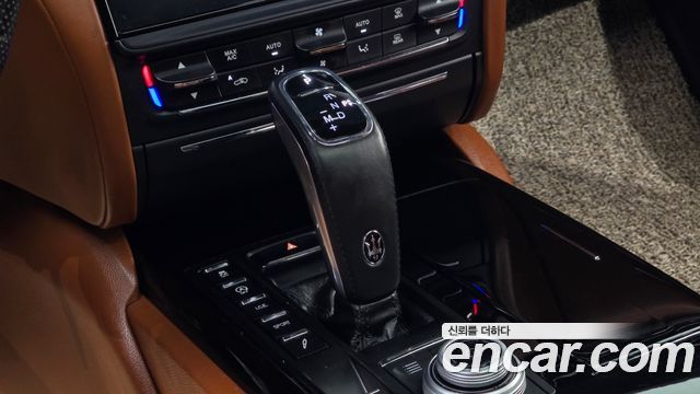 Maserati Quattroporte 2019 — photo 12