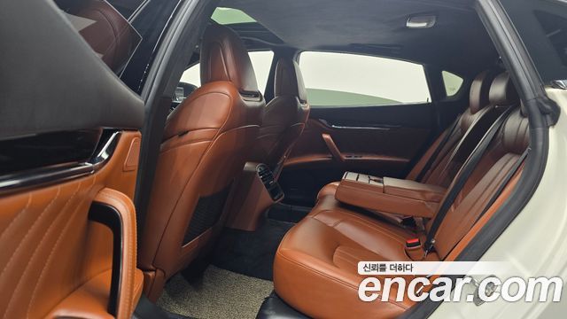 Maserati Quattroporte 2019 — photo 18