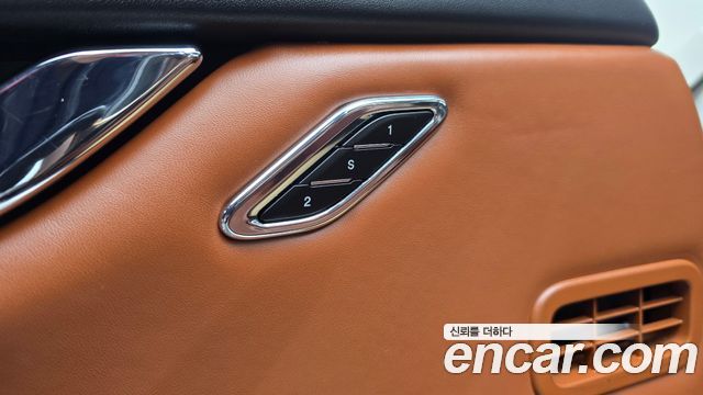 Maserati Quattroporte 2019 — photo 24