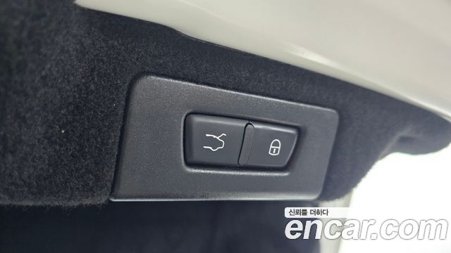 Maserati Quattroporte 2019 — photo 25