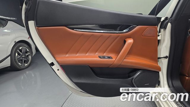 Maserati Quattroporte 2019 — photo 15