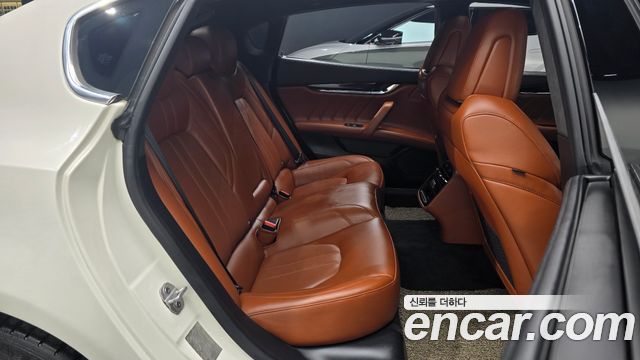 Maserati Quattroporte 2019 — photo 16