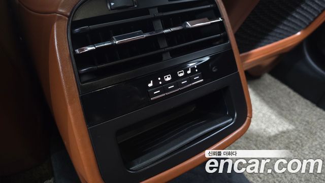 Maserati Quattroporte 2019 — photo 31