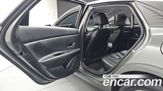 Hyundai AVANTE 2022 — photo 18