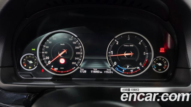 BMW 5-Series 2016 — photo 8