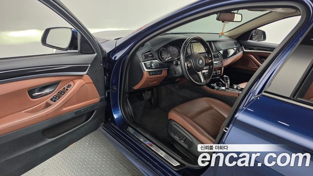BMW 5-Series 2016 — photo 10
