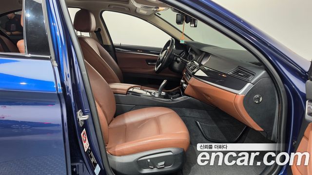 BMW 5-Series 2016 — photo 11