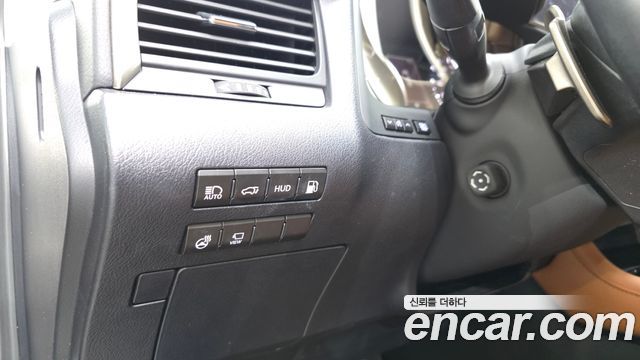 Lexus RX 2021 — photo 28