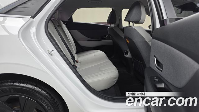Hyundai AVANTE 2021 — photo 17