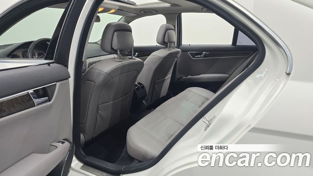 Mercedes-Benz C-Class 2008 — photo 17