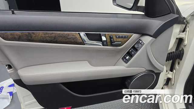 Mercedes-Benz C-Class 2008 — photo 14