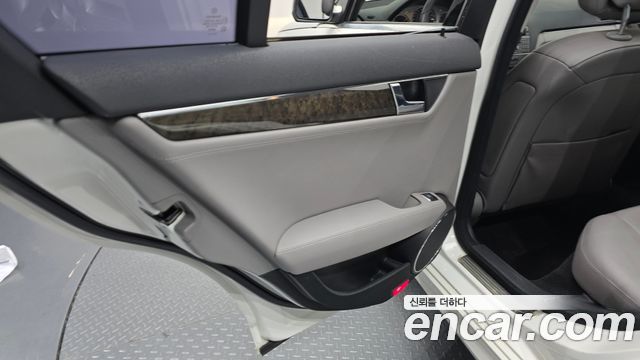 Mercedes-Benz C-Class 2008 — photo 15