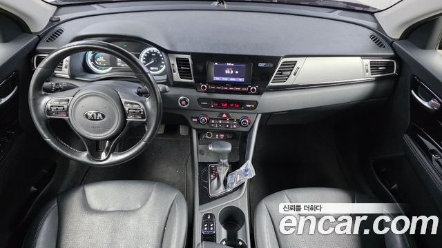 Kia Niro 2018 — photo 10