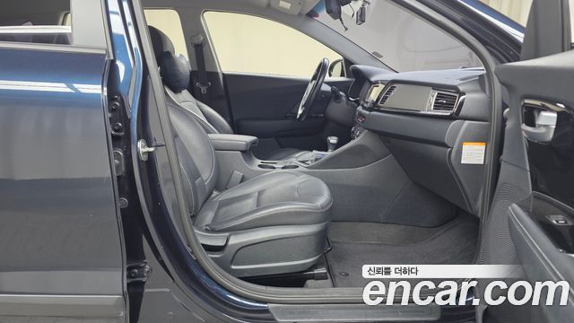 Kia Niro 2018 — photo 16