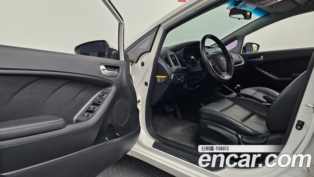 Kia K3 2013 — photo 13