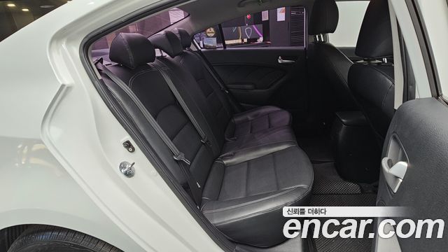 Kia K3 2013 — photo 17