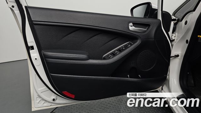 Kia K3 2013 — photo 14