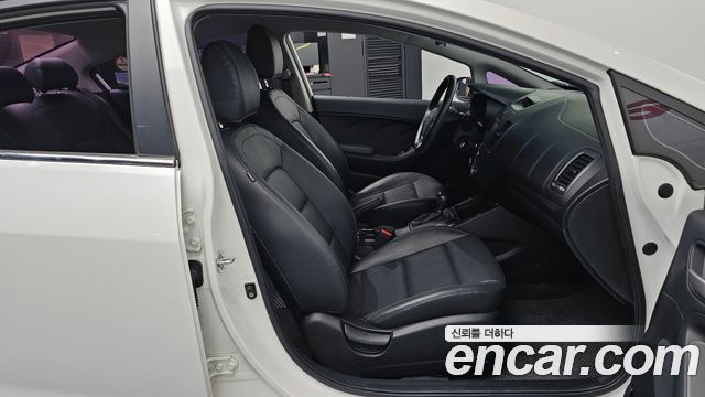Kia K3 2013 — photo 16