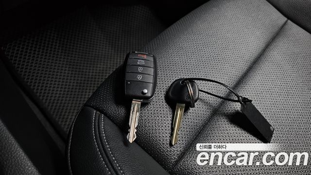 Kia K3 2013 — photo 28
