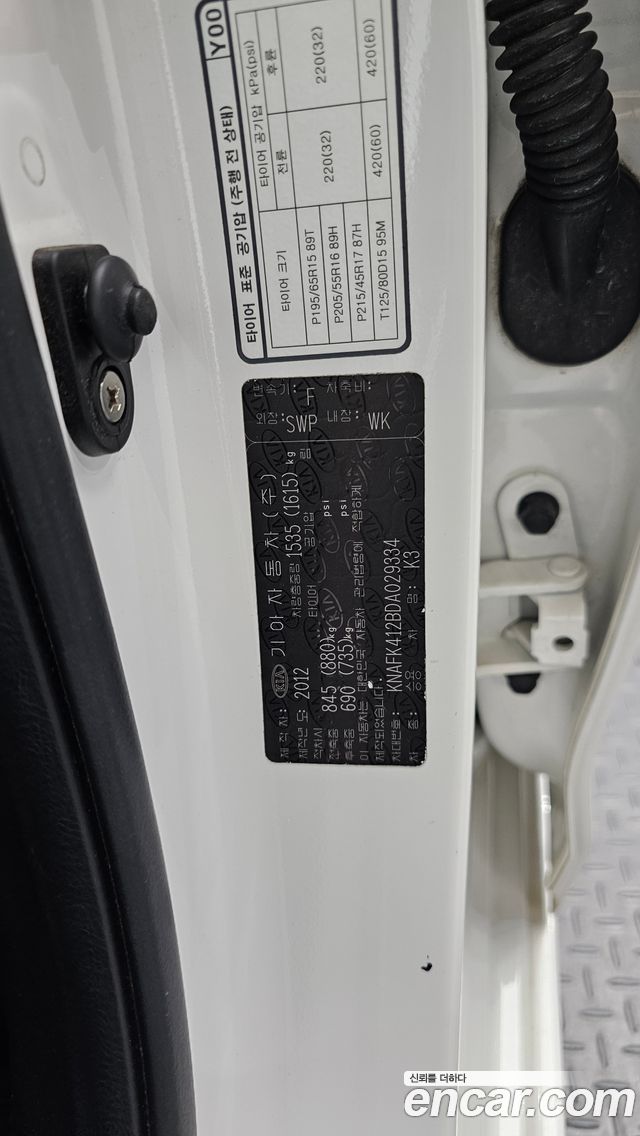 Kia K3 2013 — photo 29