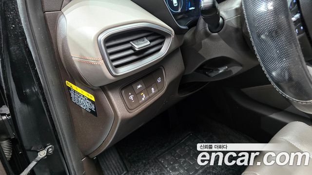 Hyundai Santafe 2019 — photo 18