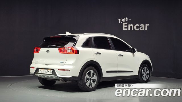 Kia Niro 2017 — photo 2