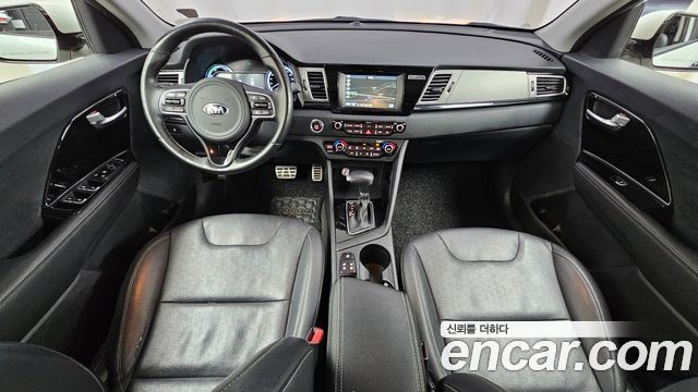 Kia Niro 2017 — photo 10