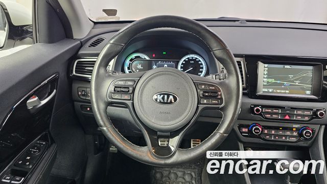 Kia Niro 2017 — photo 21