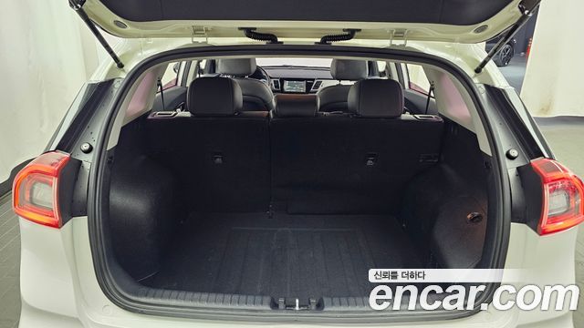 Kia Niro 2017 — photo 23
