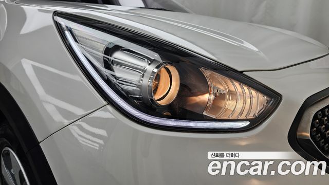 Kia Niro 2017 — photo 8