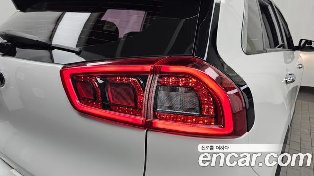 Kia Niro 2017 — photo 9
