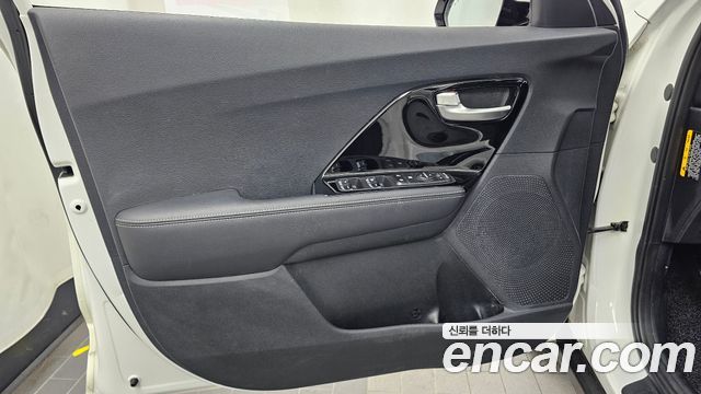 Kia Niro 2017 — photo 14