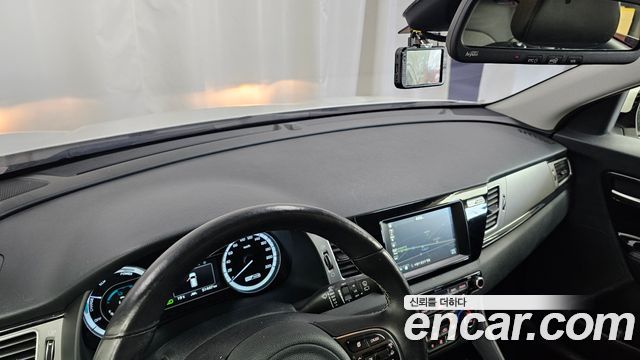 Kia Niro 2017 — photo 30