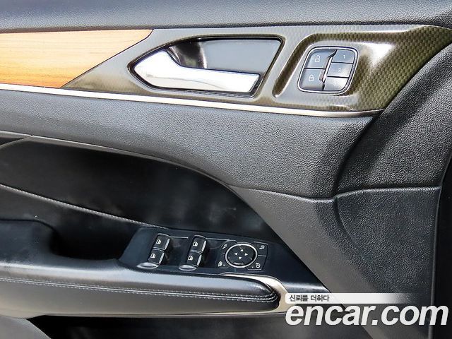 Lincoln MKC 2015 — photo 11