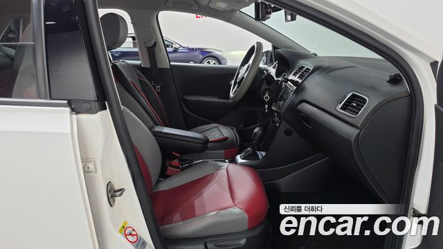 Volkswagen Polo 2013 — photo 11