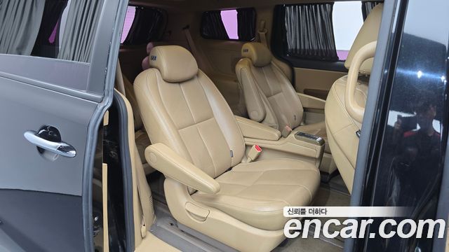 Kia Canival 2017 — photo 17