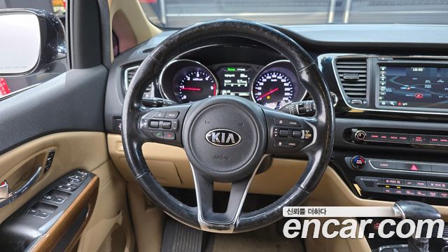Kia Canival 2017 — photo 19