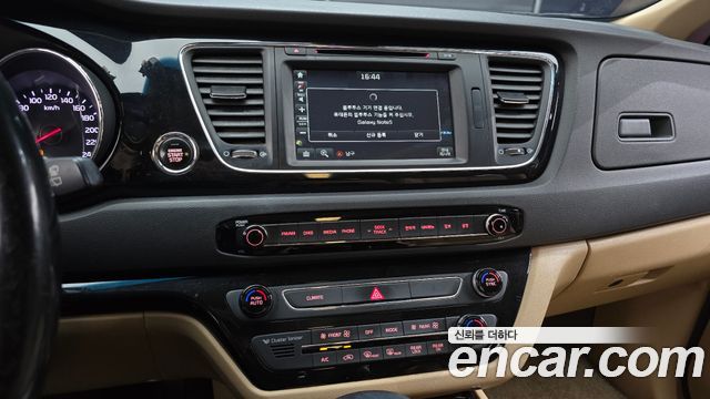 Kia Canival 2017 — photo 20