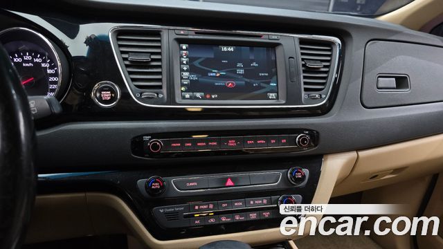 Kia Canival 2017 — photo 21