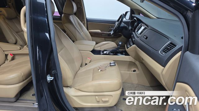 Kia Canival 2017 — photo 16
