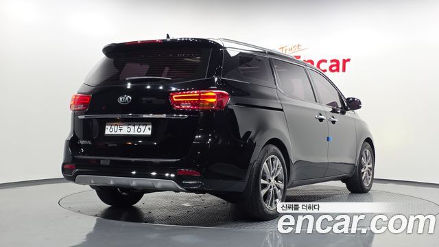 Kia Canival 2019 — photo 2