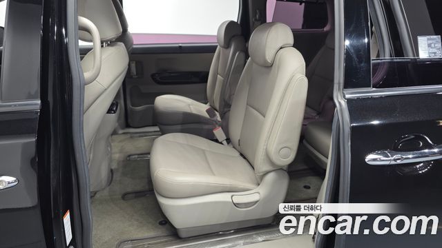 Kia Canival 2019 — photo 17